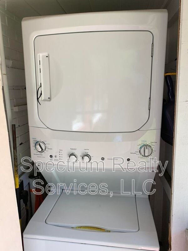 Building Photo - 2151 Traymore Rd