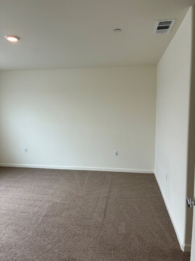 Building Photo - Modern Convenience and Luxury!! Move In Ready with Full Appliance Package!