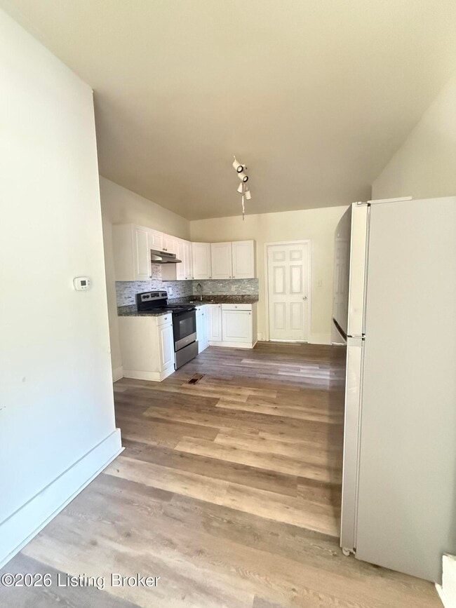 Building Photo - 1120 Weller Ave