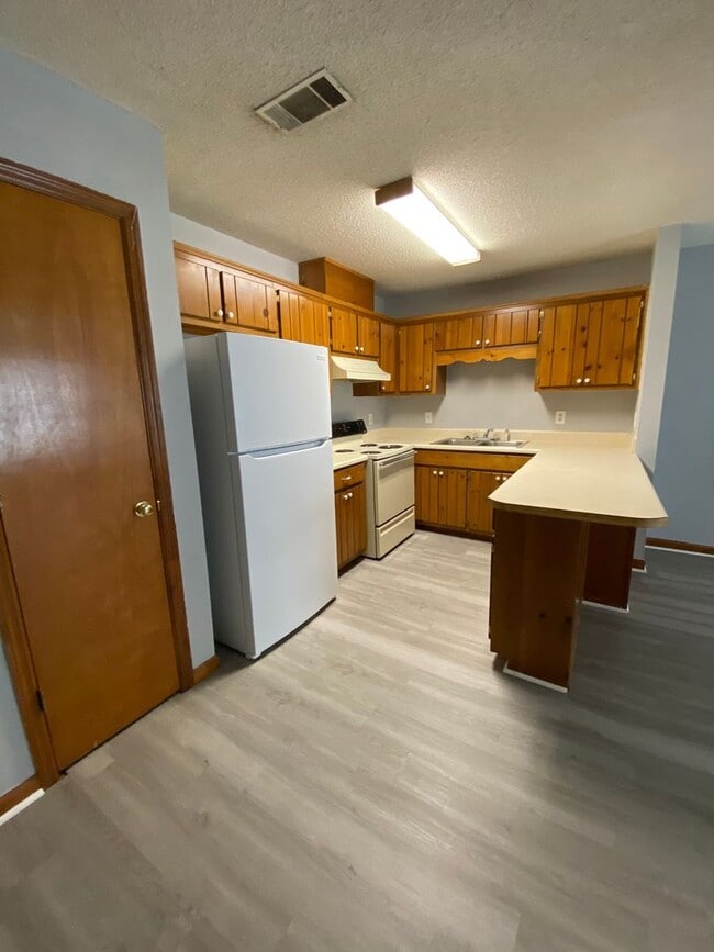 Building Photo - 140 Winding Way
