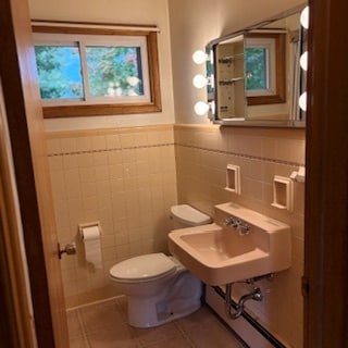 Full Bathroom - 816 Logan Ave