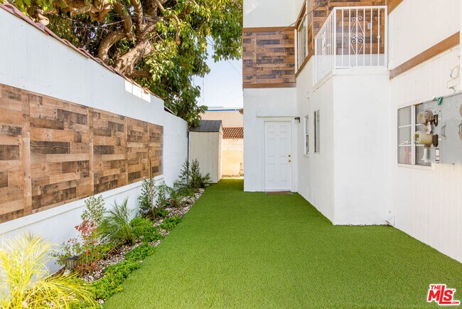 Building Photo - 8525 Cadillac Ave