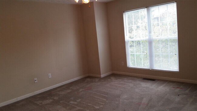 Building Photo - 2437 Piering Dr