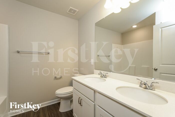 Building Photo - 3710 Streamside Dr