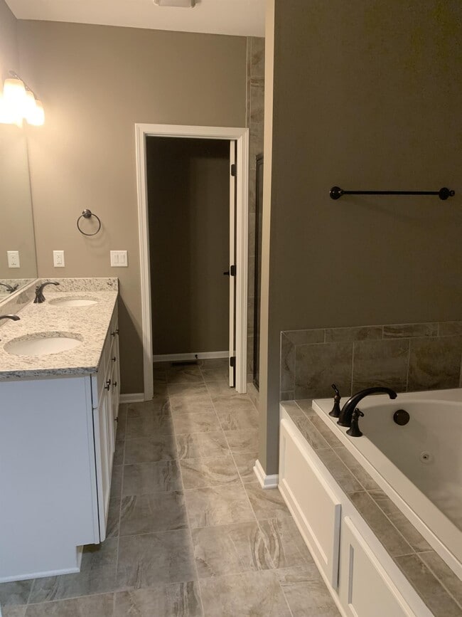 Building Photo - 16008 Springbrook Trl