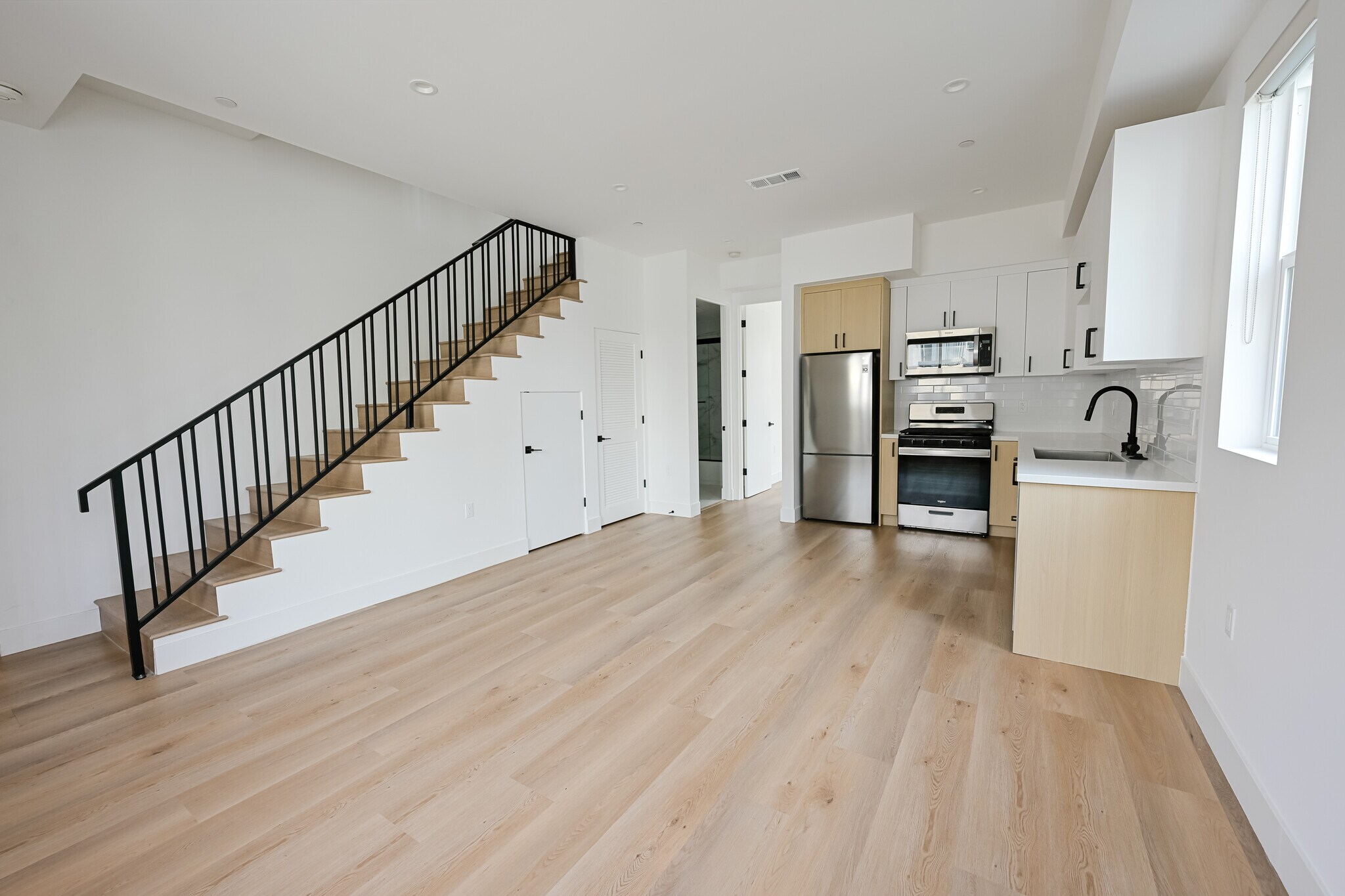 Building Photo - 11241 Morrison St