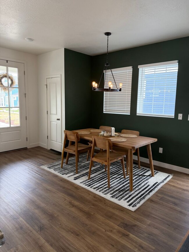 Building Photo - 3 bedroom, 2 bathroom South Jordan Home