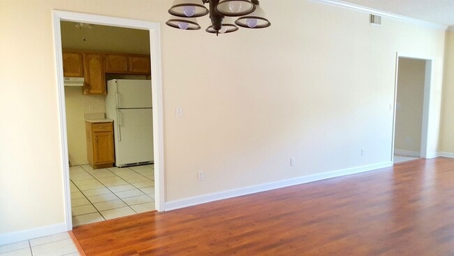 Building Photo - 410 S College St