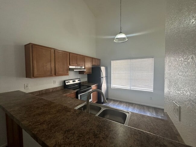 Building Photo - 1 bedroom with loft - or 2nd bedroom - w/d...