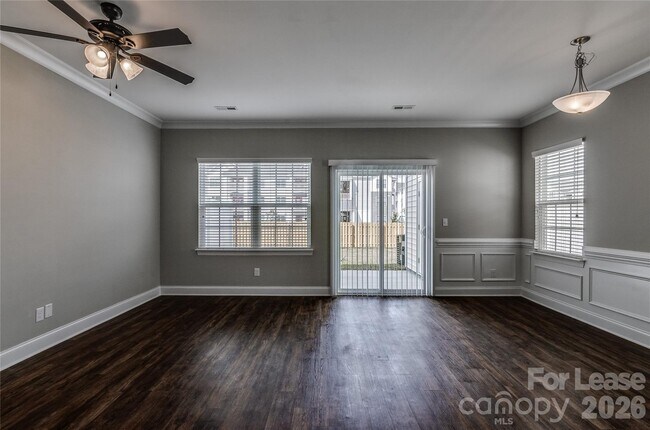 Building Photo - 362 Halton Crossing Dr SW