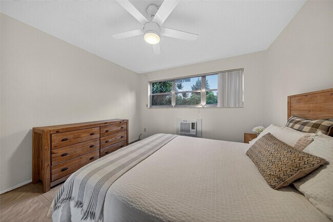 Building Photo - 625 Antioch Ave