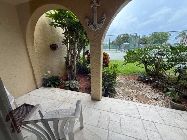 Building Photo - 2788 Tennis Club Dr