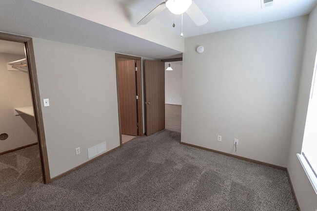 Building Photo - 3611 Zinnia Dr