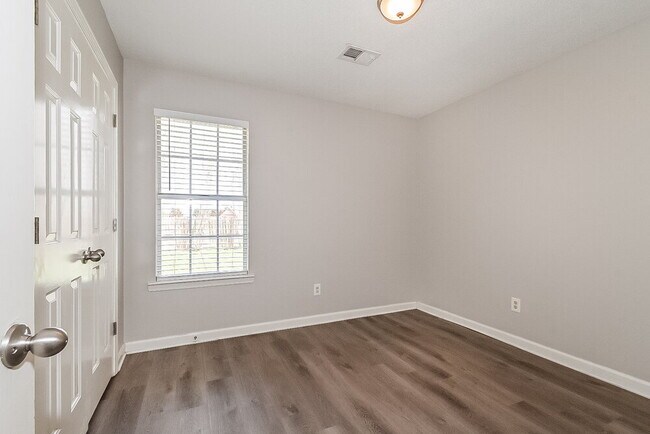 Building Photo - 6650 Black Oak Dr