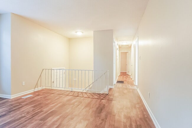 Building Photo - 5040 Ewell Ln