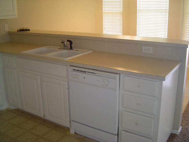 Building Photo - 6542 86th St