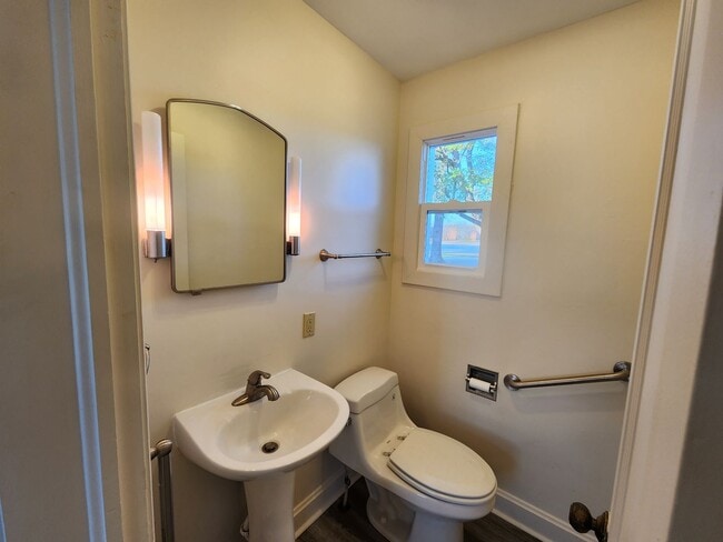 Building Photo - 2056 S McCullough Pl