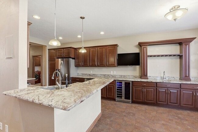 Building Photo - Stunning Appleton Home