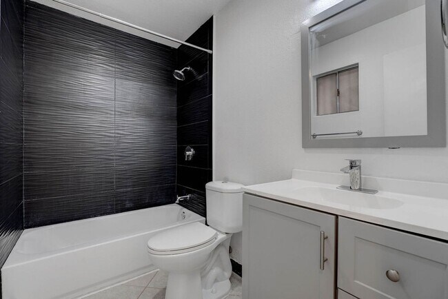 Building Photo - 5396 S Swenson St