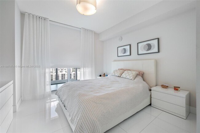Building Photo - 300 Sunny Isles Blvd
