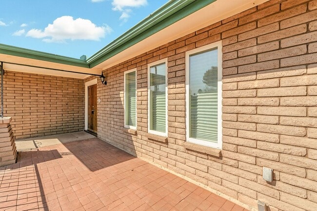 Building Photo - Beautiful 3 bed, 2 bath w/ bonus Room, loc...