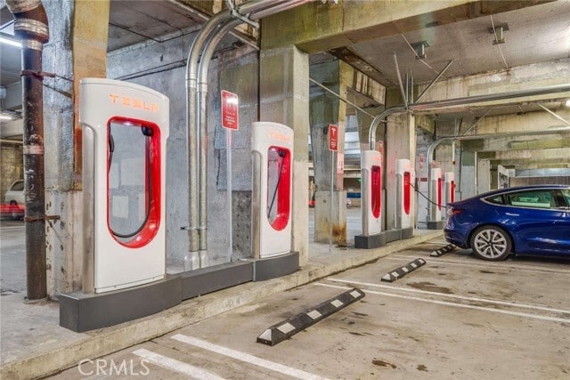 Building Photo - 513 W Victoria Ct