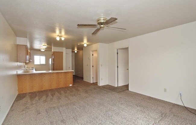 Building Photo - 639 N Moffatt Ave