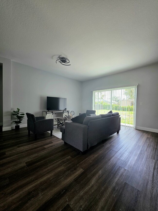 Building Photo - 7105 Happiness St
