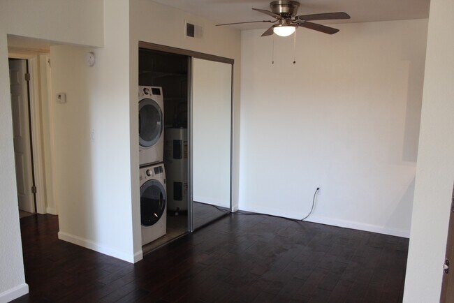 Building Photo - 5877 N Granite Reef Rd