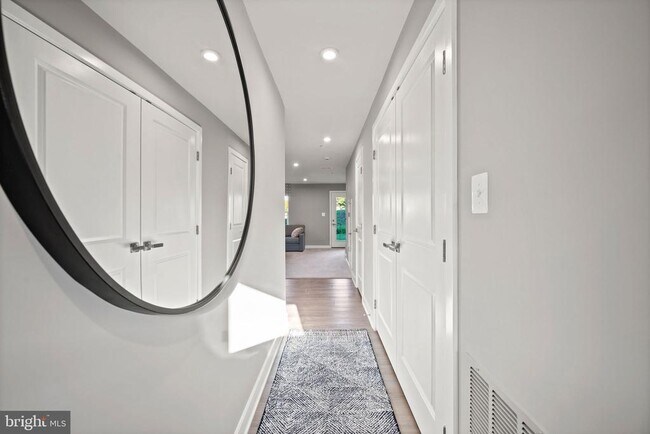 Building Photo - 171 WOODGATE Cir