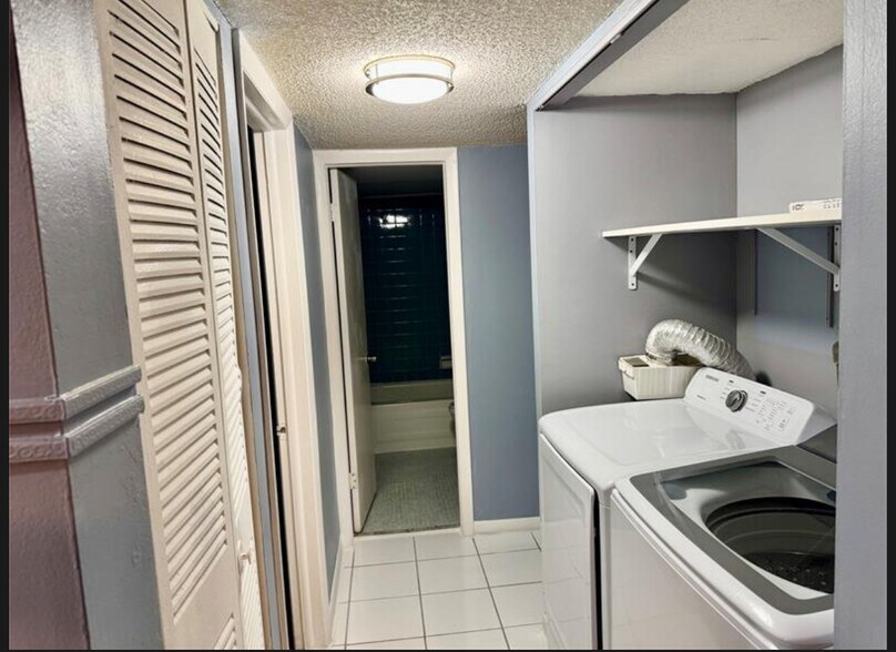 Building Photo - 7175 Orange Dr