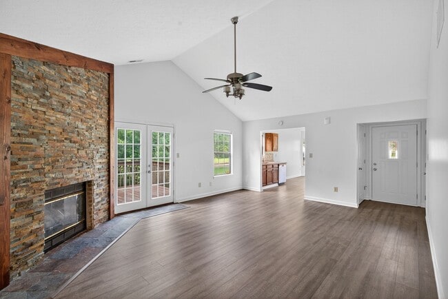 Building Photo - Charming 3-Bedroom Home in a Peaceful Neig...