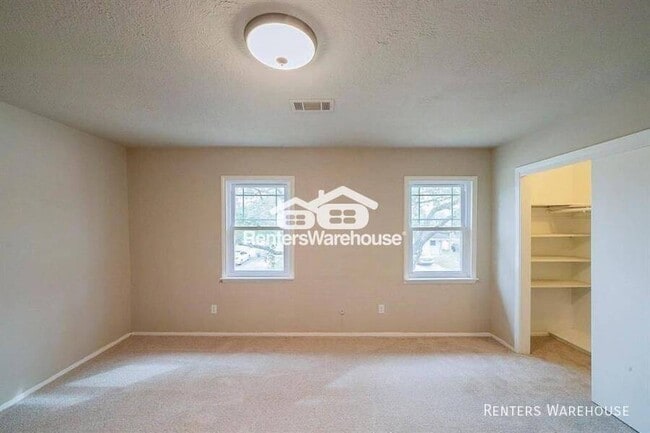 Building Photo - 1411 Ramada Dr