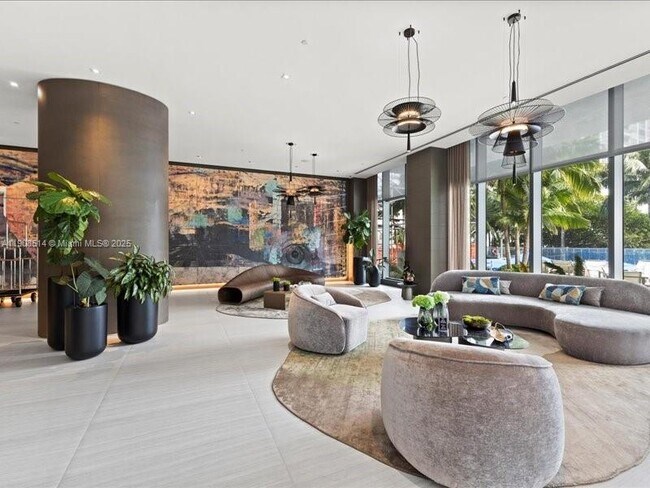 Building Photo - 460 NE 28th St