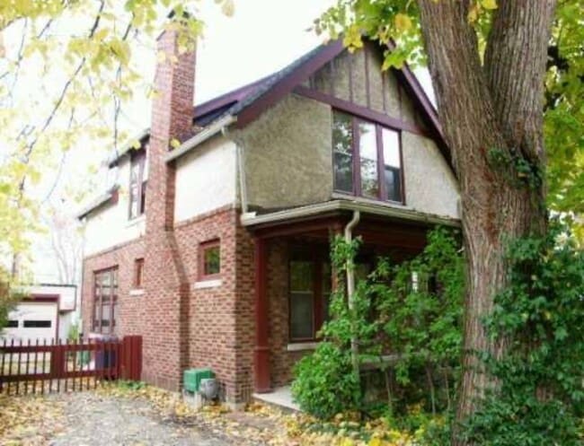 Building Photo - 208 Koch Ave