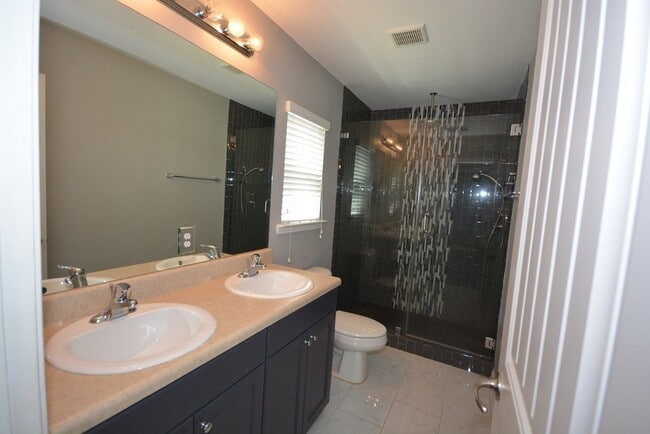 Building Photo - 45 Crystal Lake Dr