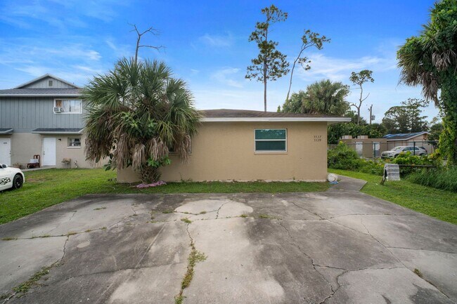 Building Photo - 5537-5539 10th Ave