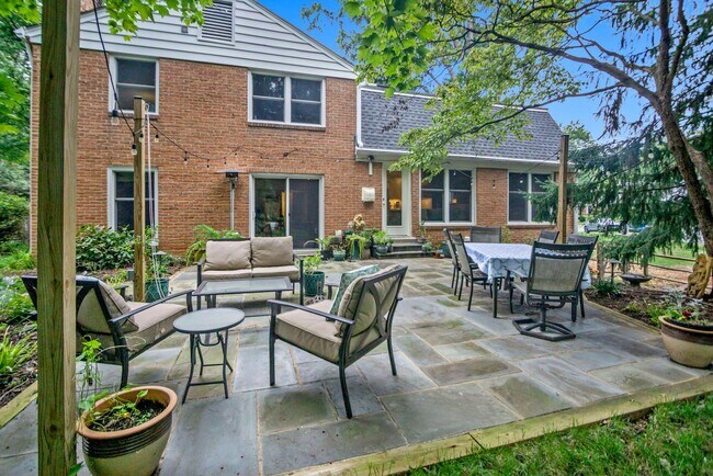 Building Photo - 6902 Tilden Ln