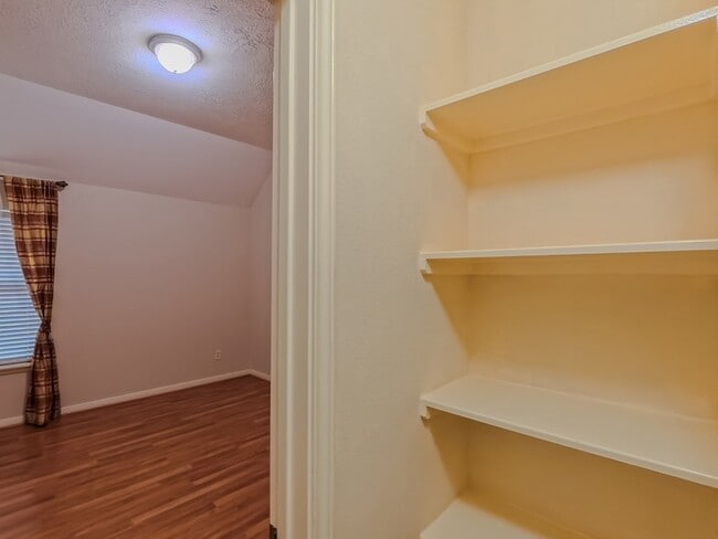 Building Photo - 15811 Sandisfield Ln