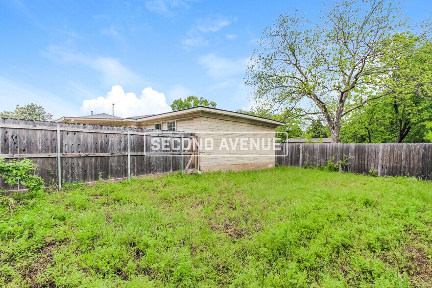 Building Photo - 2114 S Tyler St
