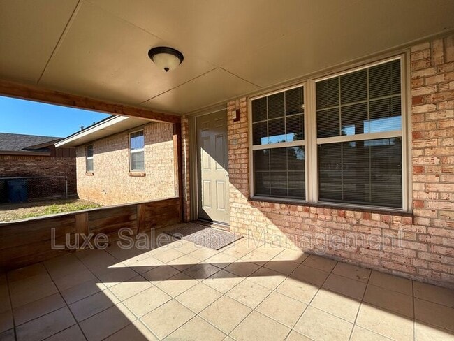 Building Photo - 605 Moraine Ave