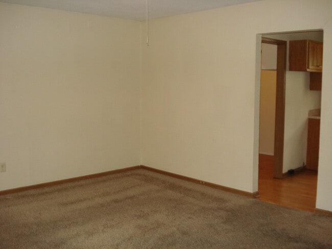 Building Photo - SINGLE FAMILY HOME