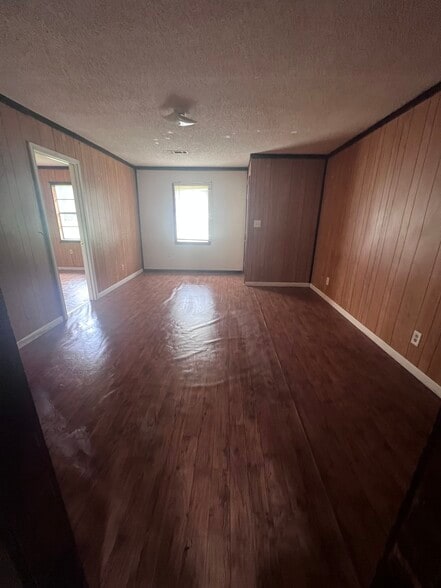 Building Photo - 101 Woods Dr