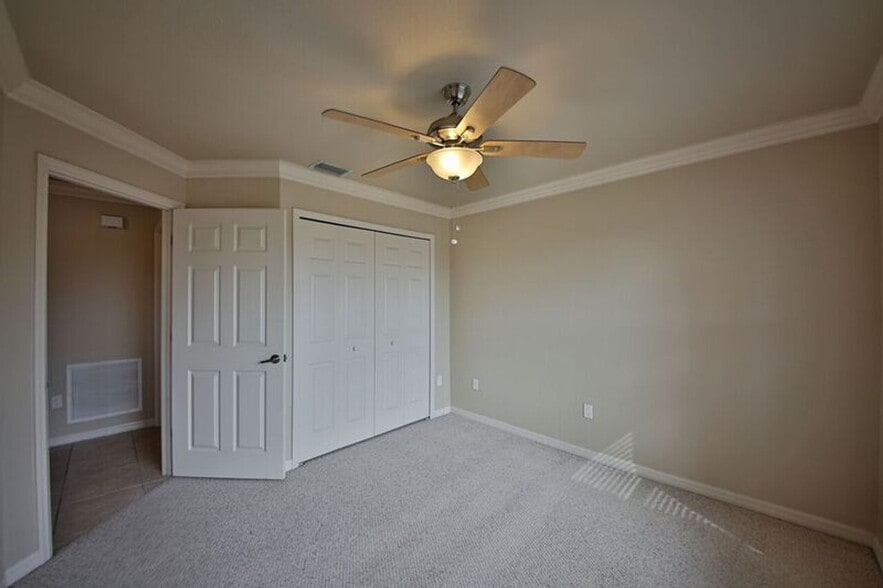 Building Photo - Santa Barbara Villas - Move in Special