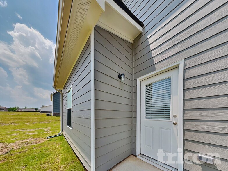 Building Photo - 1250 Fendt Dr