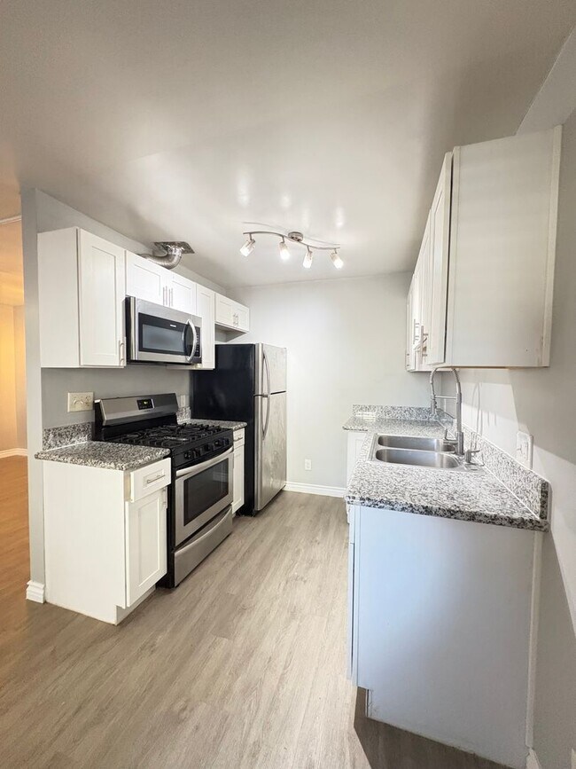 Interior Photo - 4533 Contour Blvd.
