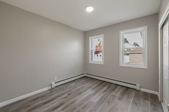 Building Photo - 121 Hillview Ave