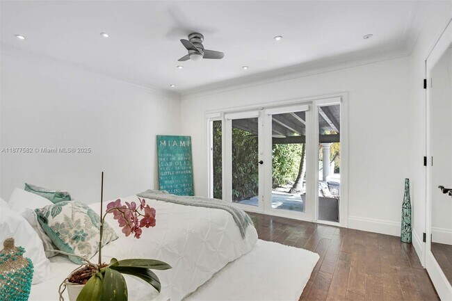 Building Photo - 1161 Sunset Dr