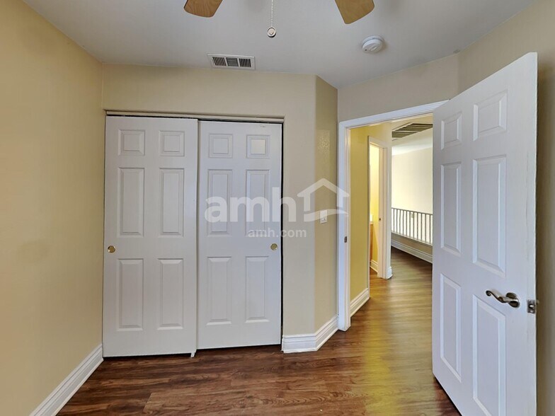 Building Photo - 203 Mariposa Way