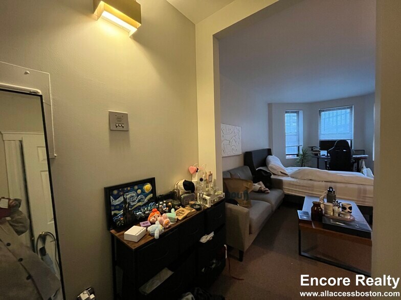 Building Photo - 8 Aberdeen St